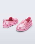 Pembe Mini Melissa Royal Love çifti üstten açıyla; kalp desenli iç astar net şekilde görünüyor.