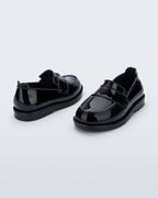 Siyah Mini Melissa Royal Love çifti üstten açıyla; kalp desenli iç astar net şekilde görünüyor.