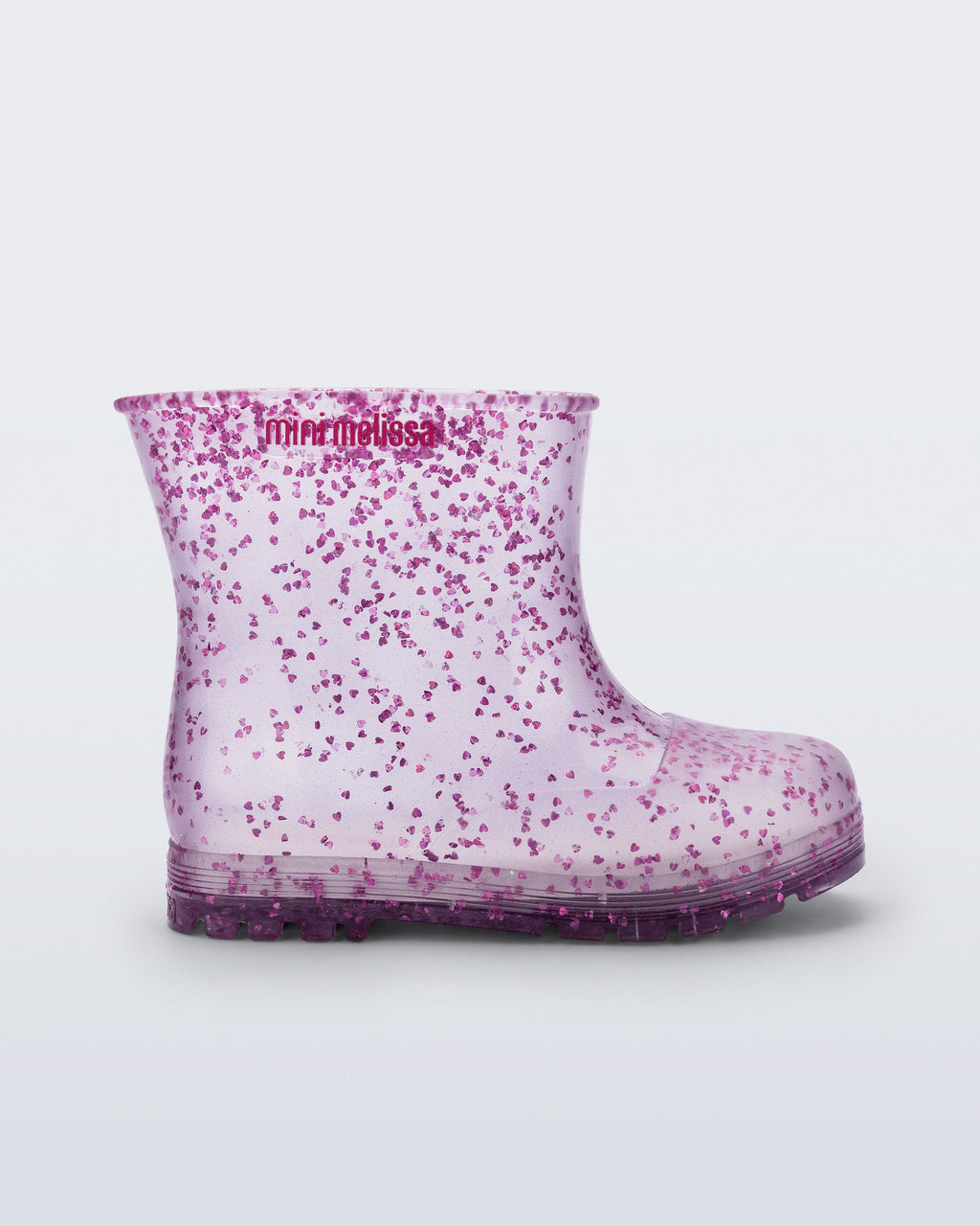 Mini Melissa Welly Shiny Elements lila yağmur botu, gömülü kalp simli dokusuyla yan açıdan görünüyor.