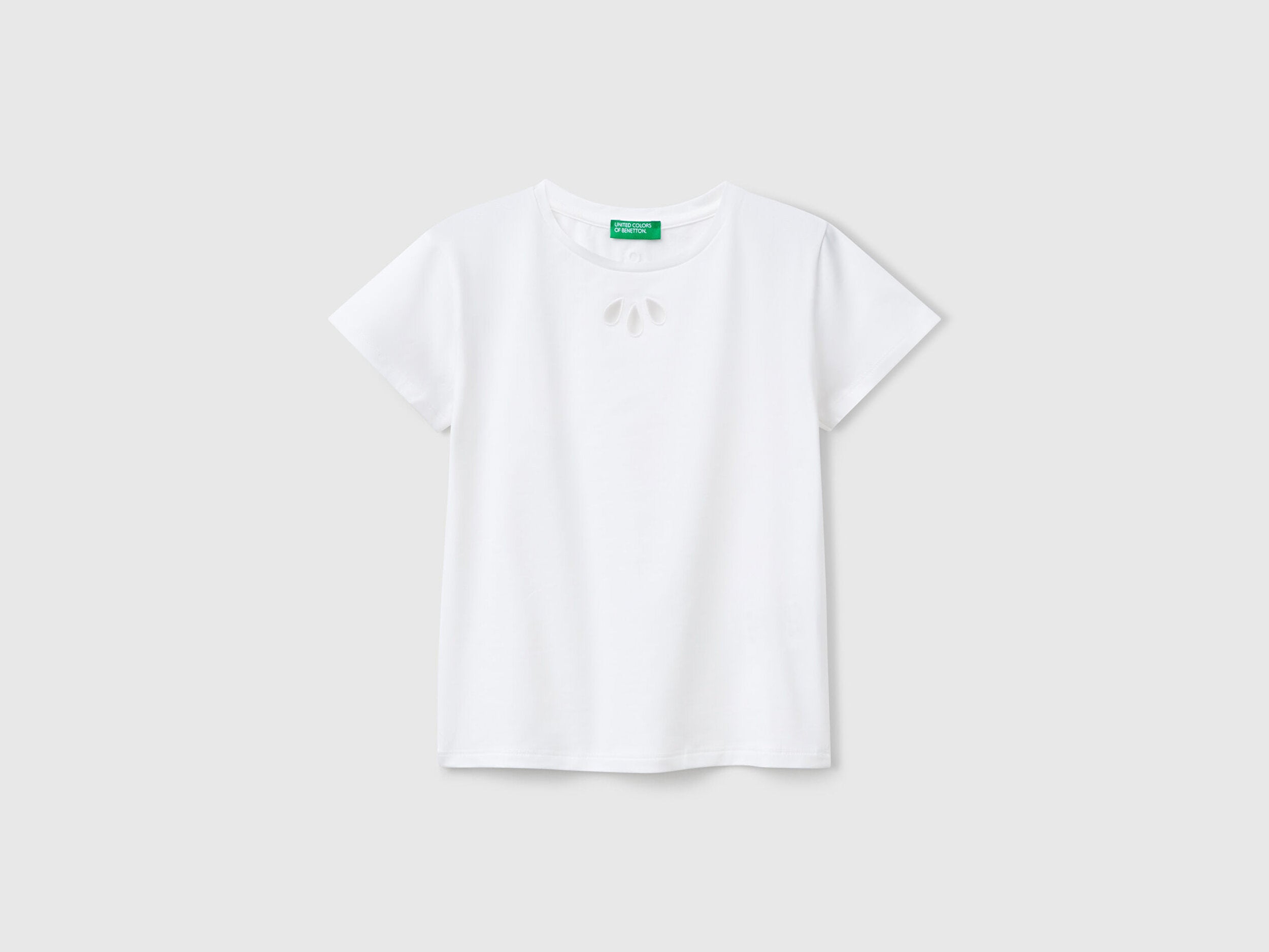 Benetton Kız Çocuk Beyaz Önü Kesik İşlemeli Arkası Logo Detaylı Tişört