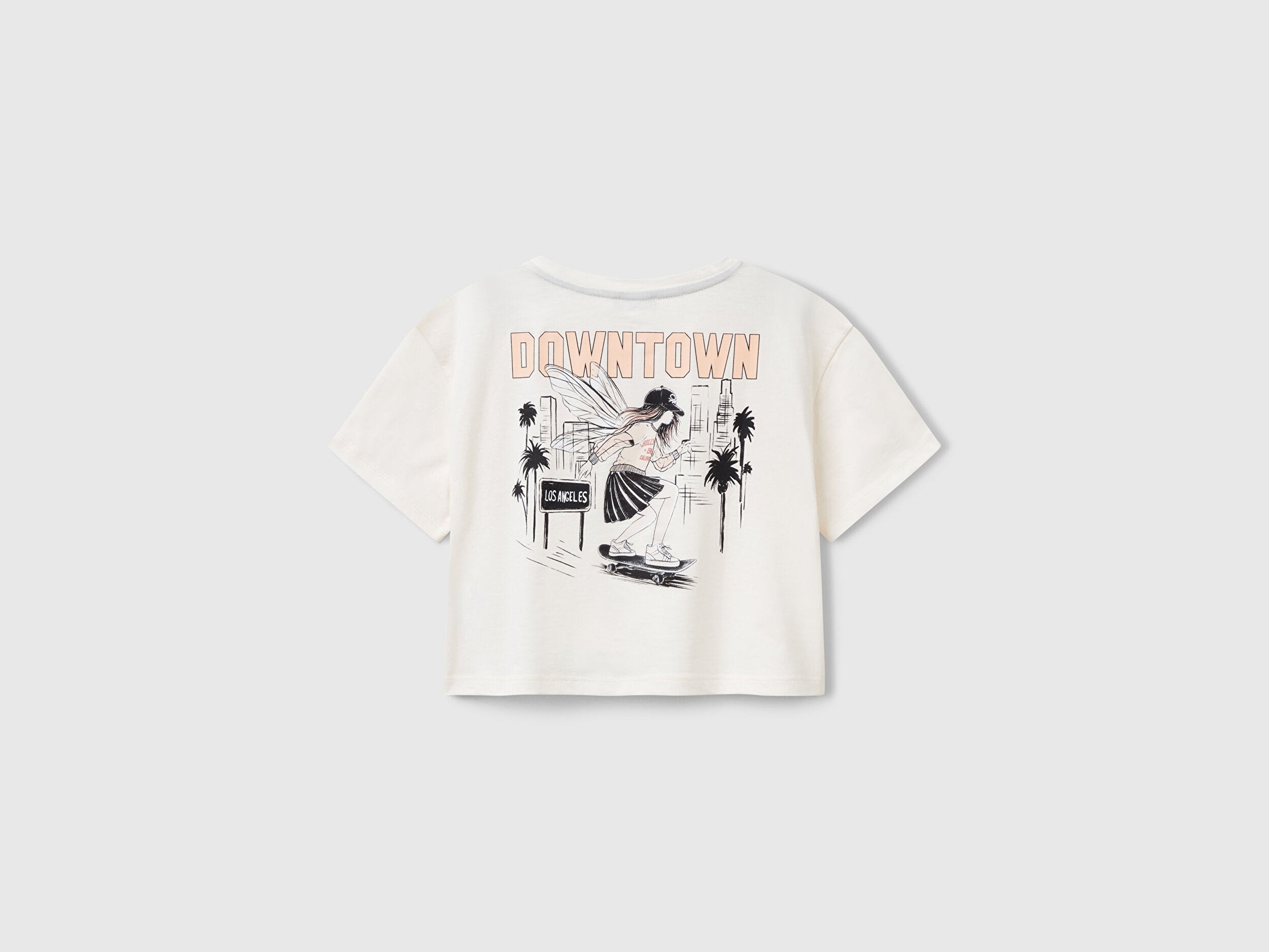 Benetton Kız Çocuk Ekru Arkası Baskılı Yama Cepli Crop Tişört
