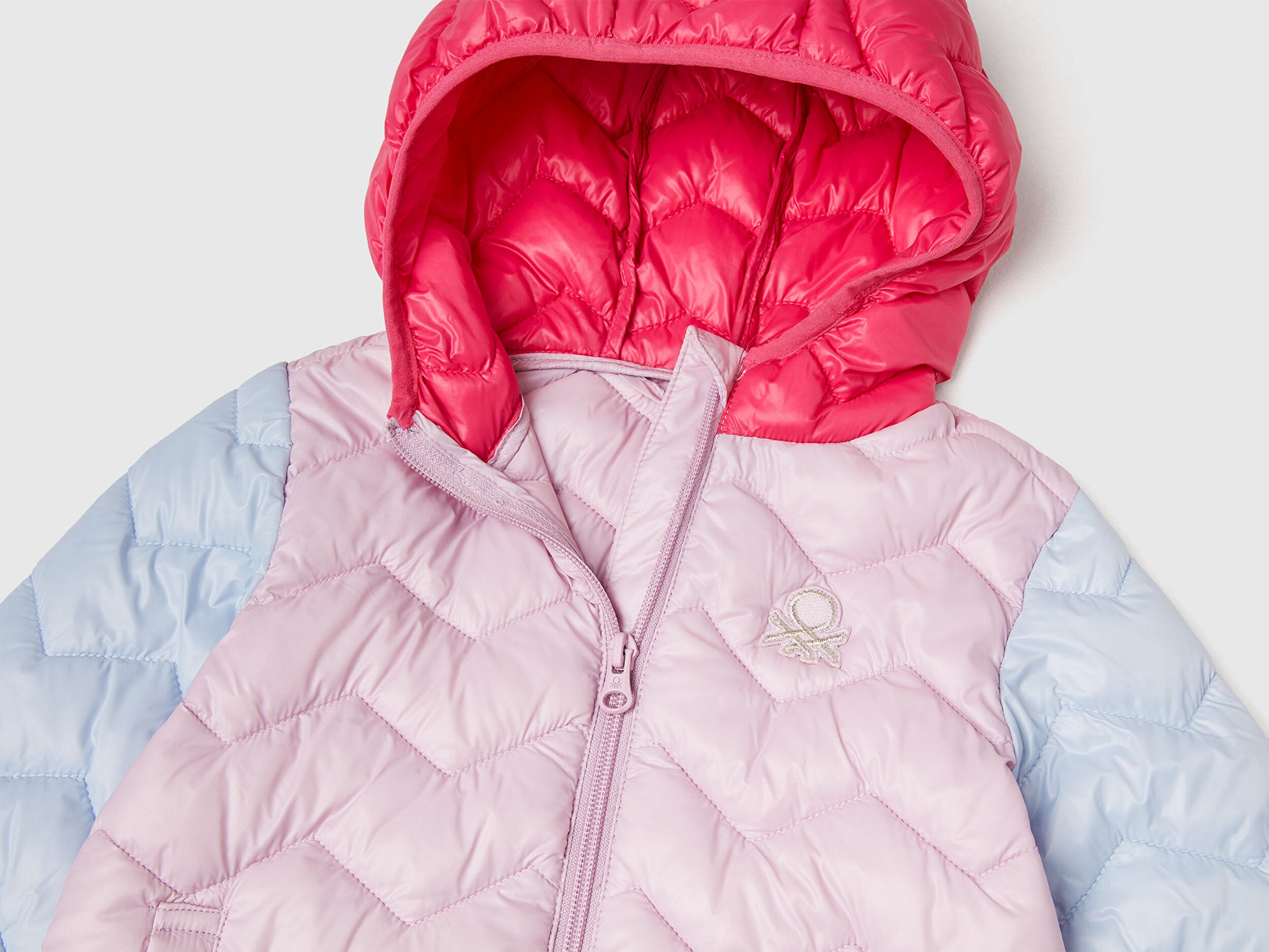 Benetton Bebek Lila-Pembe Kapüşonlu Mevsimlik Mont – Simli Logo İşlemeli