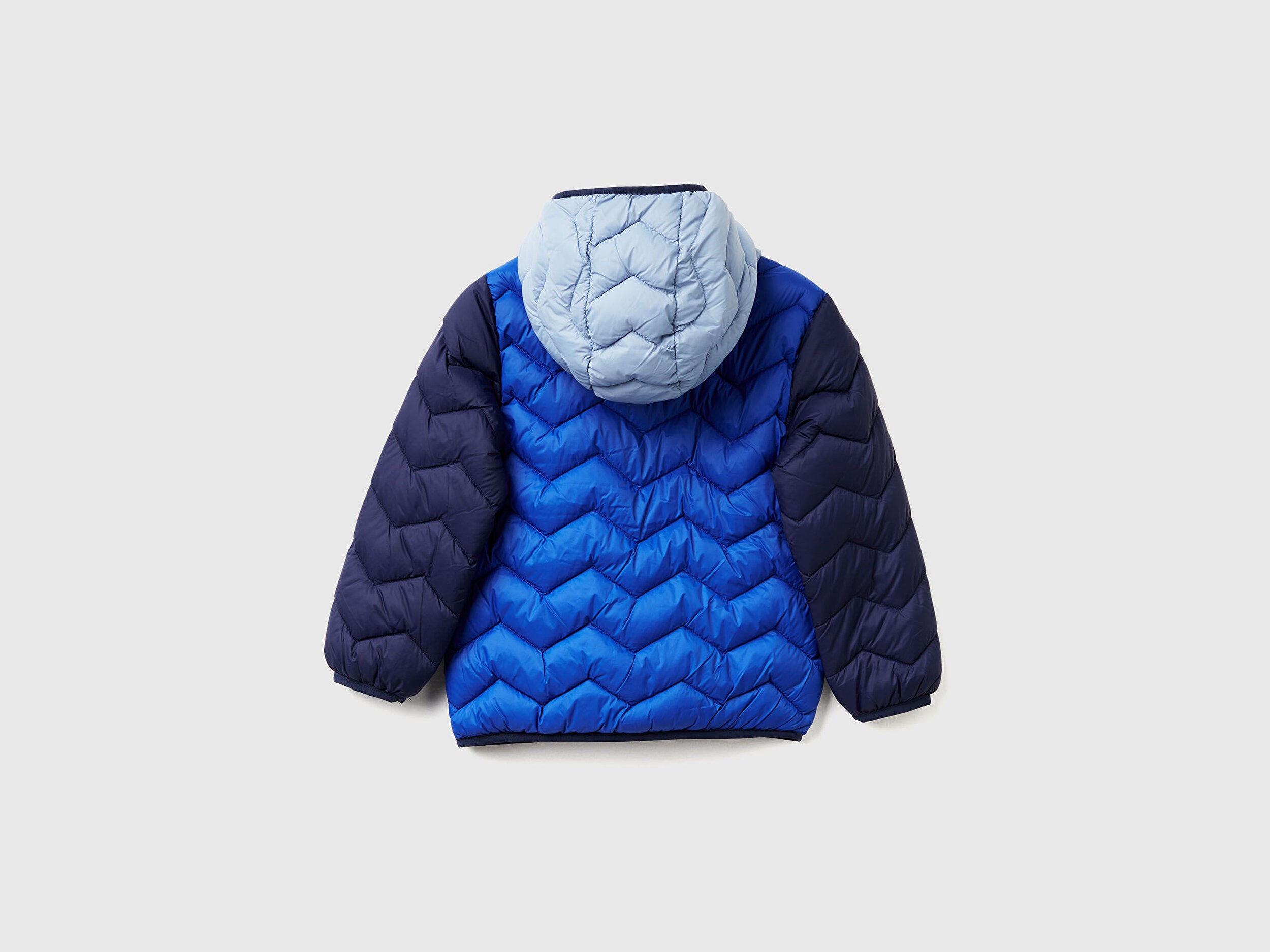 Benetton Bebek Mavi Kapüşonlu Mevsimlik Mont – Logo Detaylı