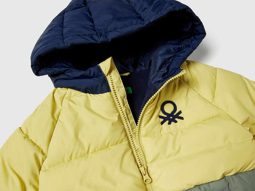 Benetton Erkek Bebek Sarı-Gri Sol Göğsü Logo Yamalı Önü Cepli Kapüşonlu Fermuarlı Mont