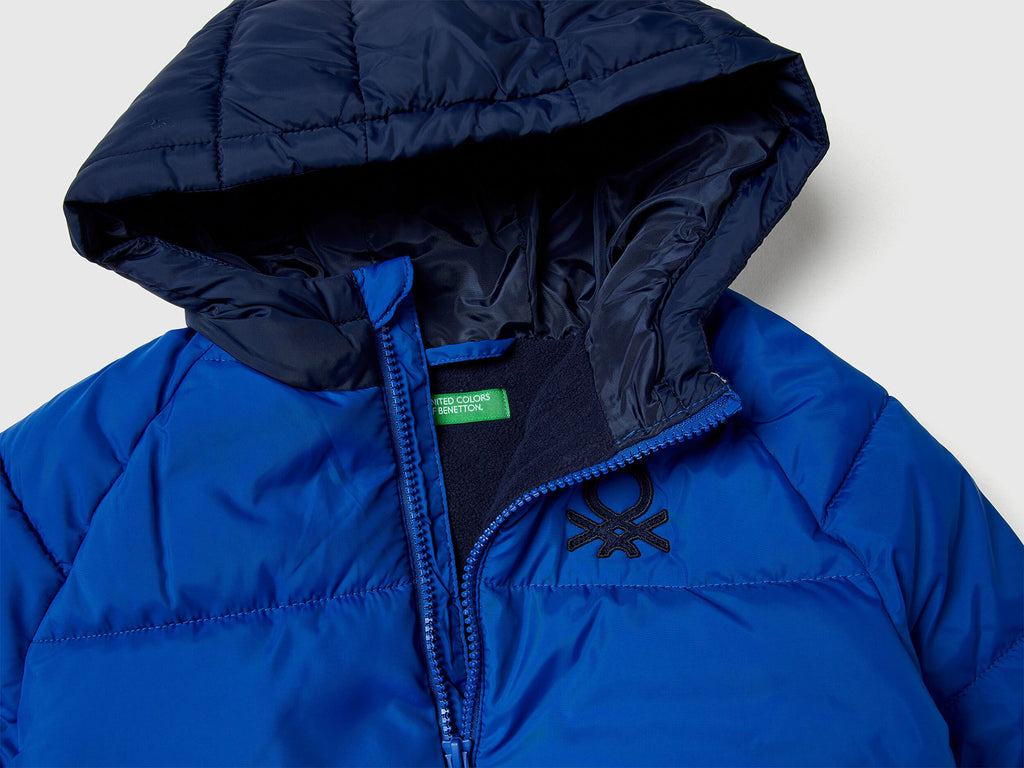 Benetton Erkek Bebek Açık Mavi-Gri Sol Göğsü Logo Yamalı Önü Cepli Kapüşonlu Fermuarlı Mont