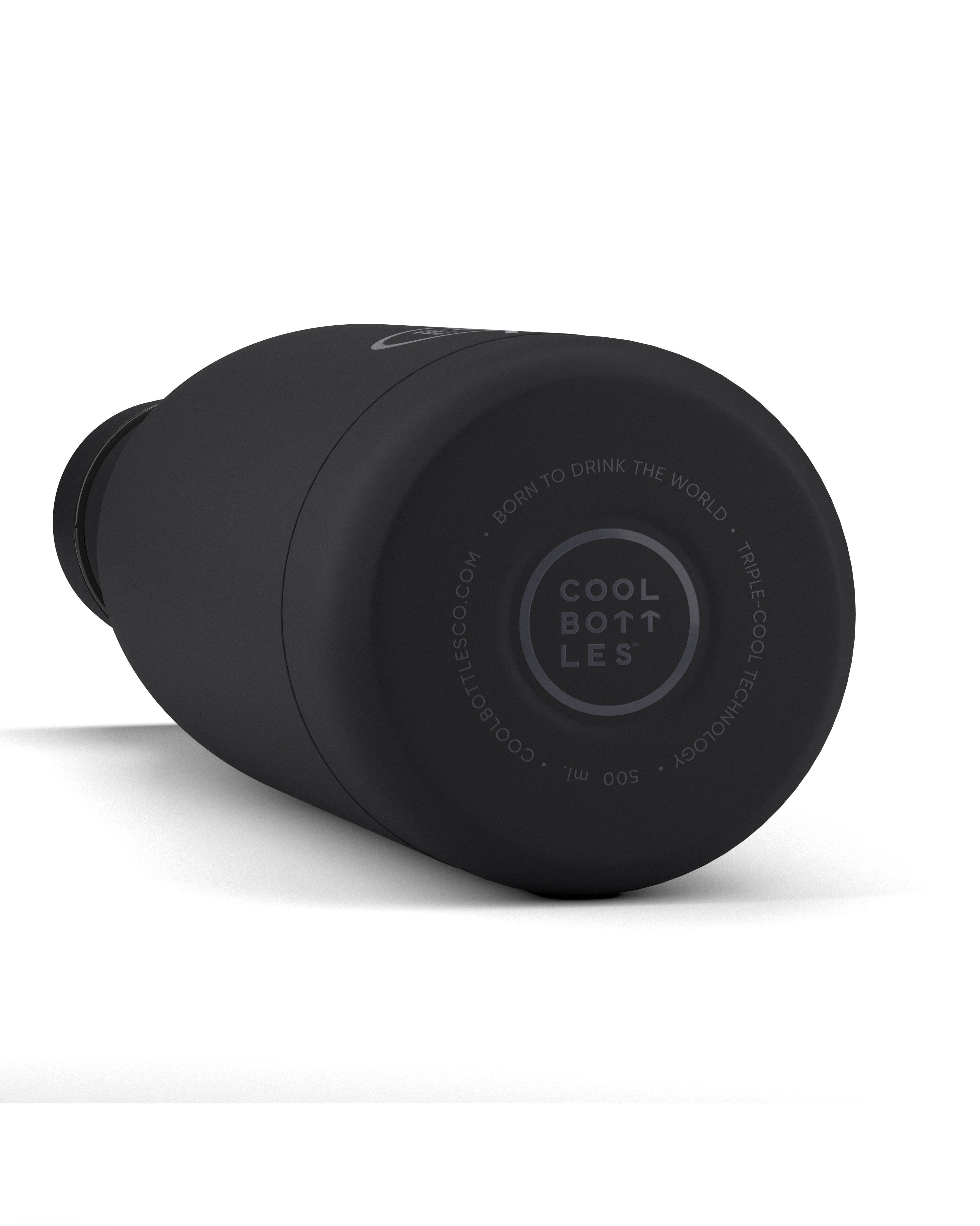 Cool Bottles Mono Black mat toz boya yüzey ve taban logosu yakın çekim