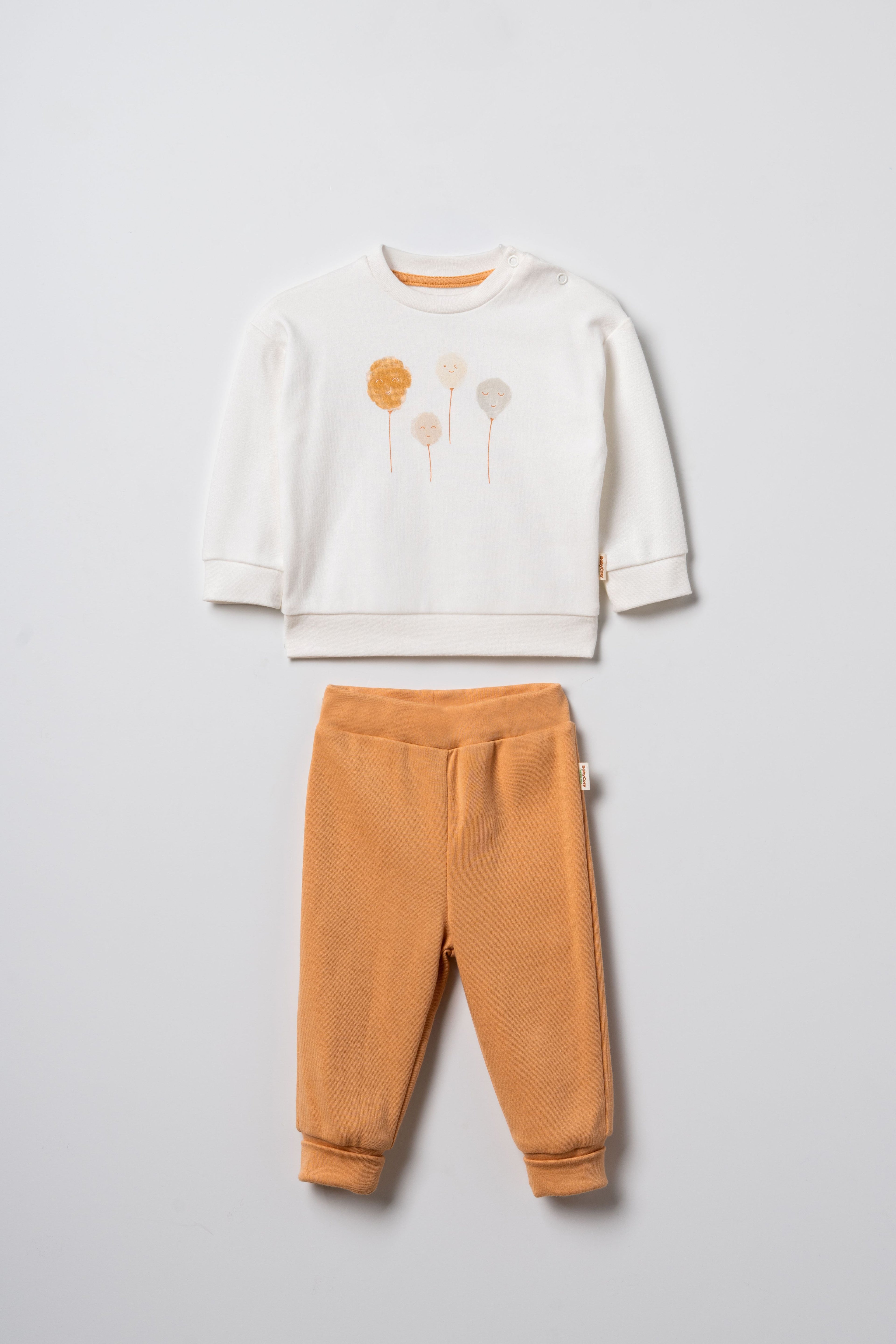 Organik pamuk GOTS sertifikalı ekru bebek sweatshirt ve tarçın pantolon takımı, balon illüstrasyonlu interlok set