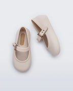 Mini Melissa Soft Ballerina BB bej çocuk balerin ayakkabı üstten görünüm, cırt cırt tokalı bant detayı, zarif ve sade stil