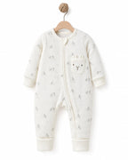 BabyCosy organik pamuk fermuarlı bebek tulumu, askıda kuzu desenli ekru tulum ve kulaklı kuzu cebi