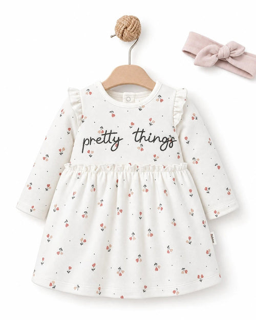 BabyCosy organik pamuk kız bebek elbise ve bandana seti; mini kiraz desenli ekru elbise, pretty things nakışı ve açık pembe bandana