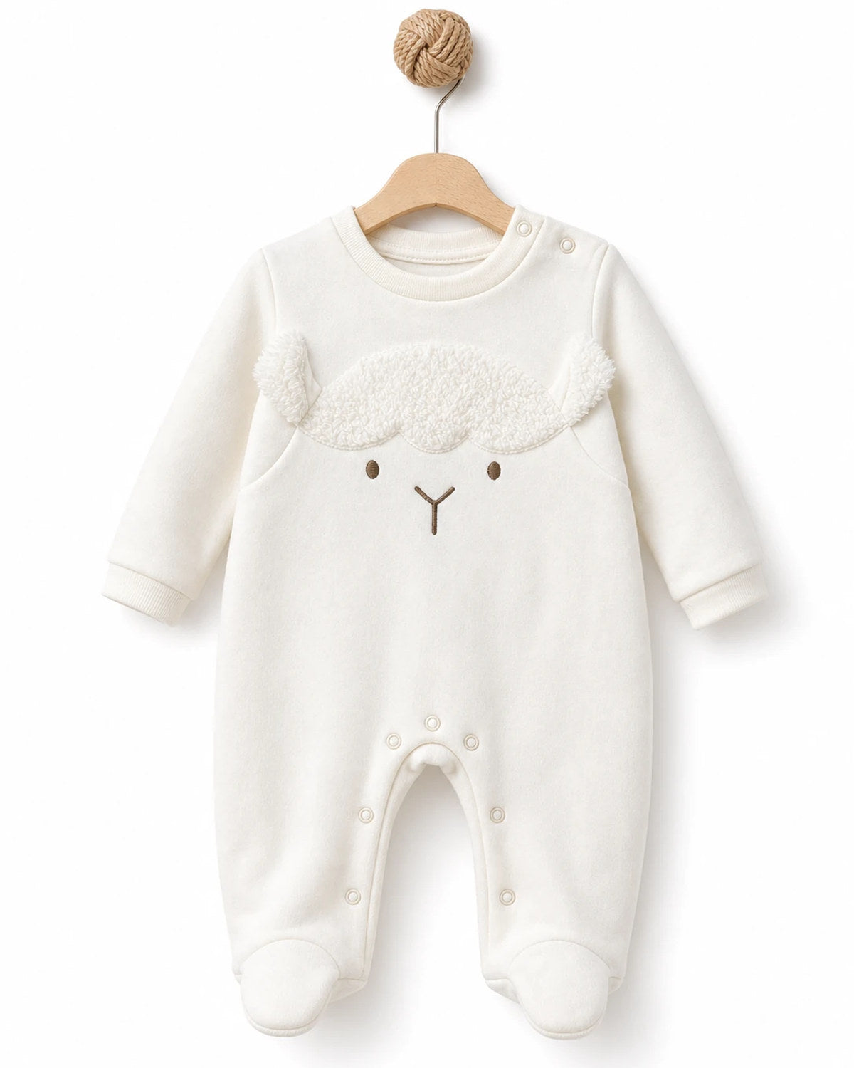 BabyCosy kuzu aplikeli ekru patikli tulum, omuz çıtçıtları ve bacak içi çıtçıtlar görünüyor