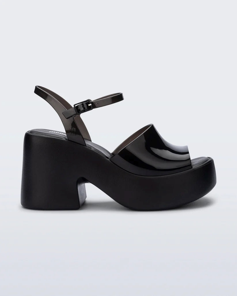 9 cm kalın topuklu ve parlak üst gövdeli siyah Melissa Lina kadın platform sandalet yan profil