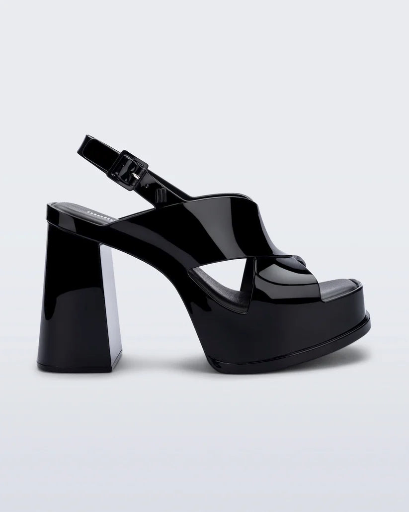 11.5 cm kalın blok topuklu ve parlak siyah bantlı Melissa Dance Heel platform kadın sandalet yan profil
