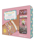 Mes Jolis Bracelets Kawaii kutusu, bilekte şans kedili ve KAWAII harf boncuklu bileklikler