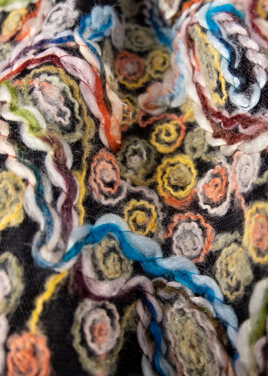 Eteği Yün İşlemeli Örme Kadife Kumaş Kışlık Kız Çocuk Elbise - Şapkalı