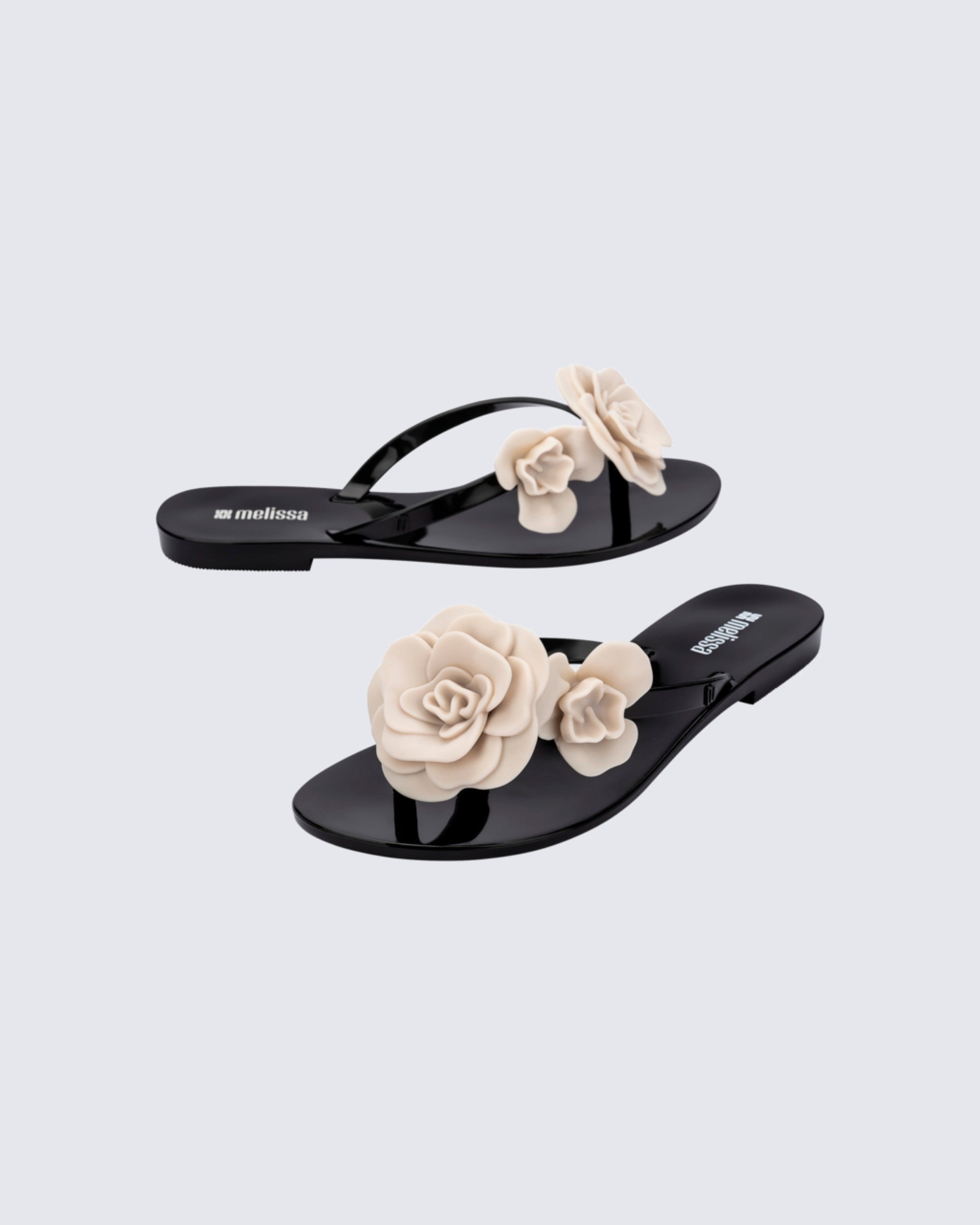 “Melissa Harmonic Petals siyah flip-flop – modern şık yaz terliği”
