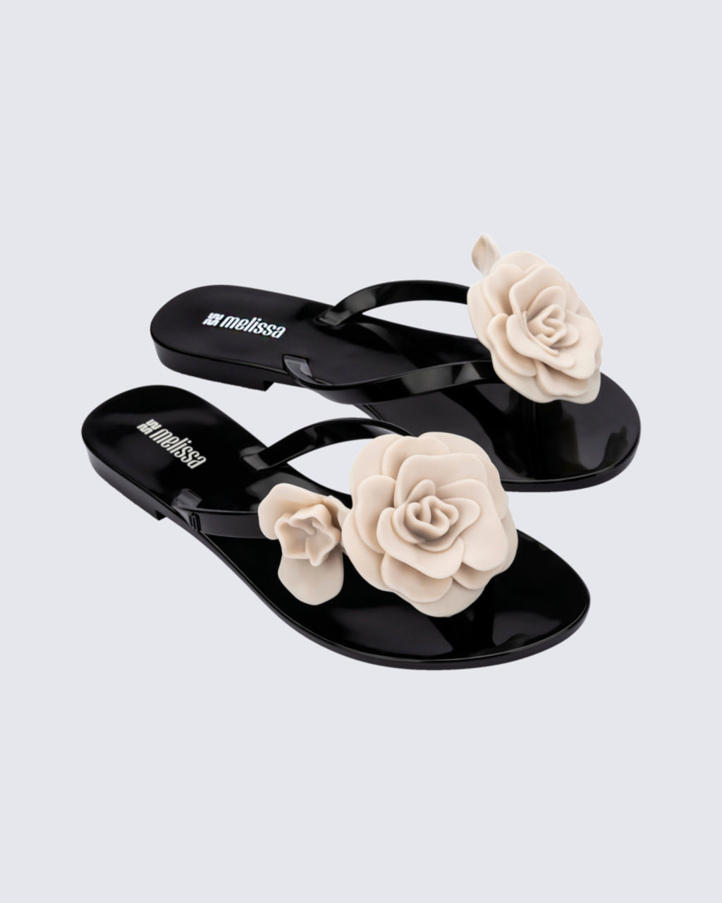 “Melissa Harmonic Petals siyah kadın terlik – detaylı çiçek tasarım yakın çekim”