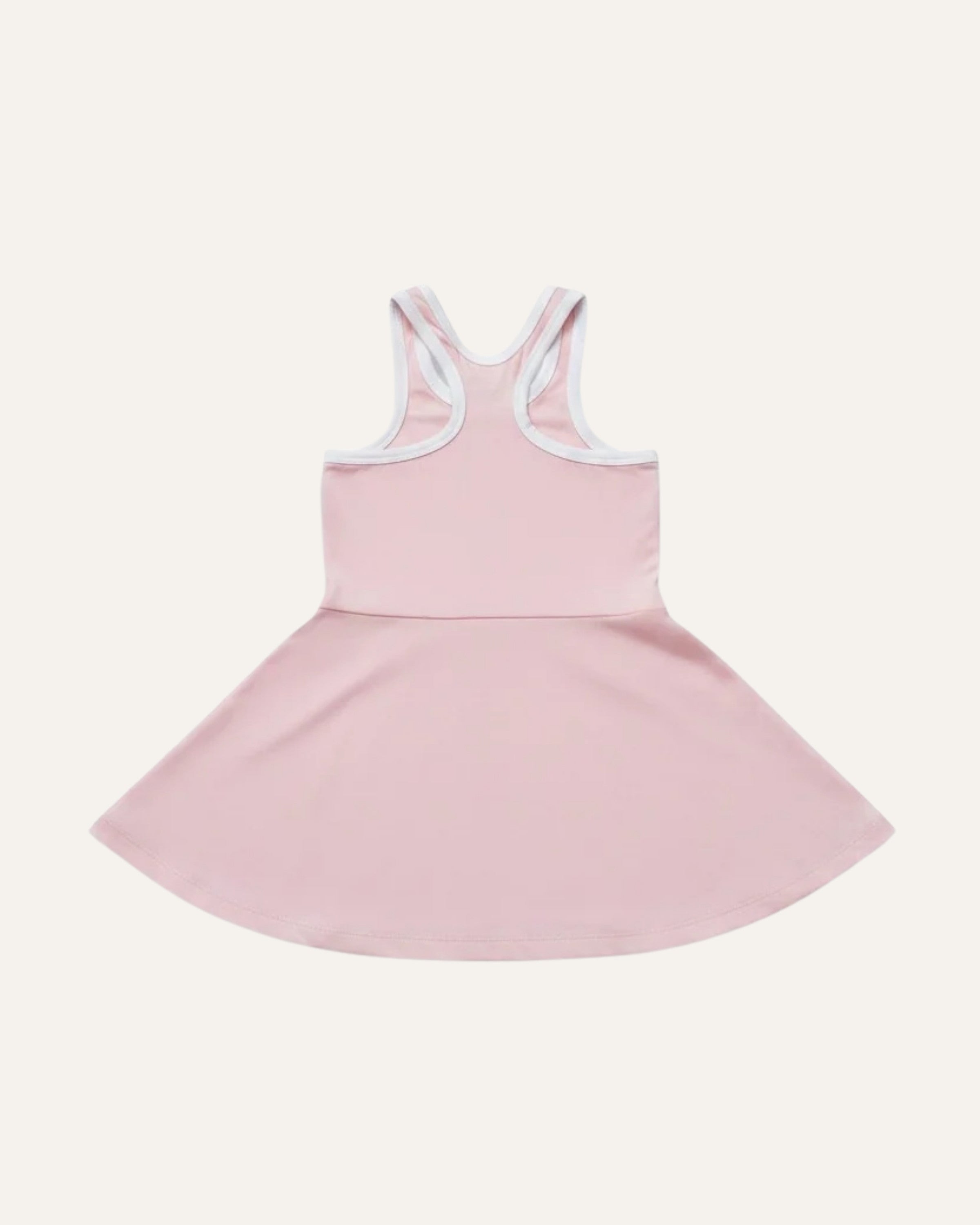 Beyaz biye detaylı ve sportif yüzücü sırtı (racerback) kesimine sahip esnek micromodal Miela Kids kız çocuk tenis elbisesi arka görünüm