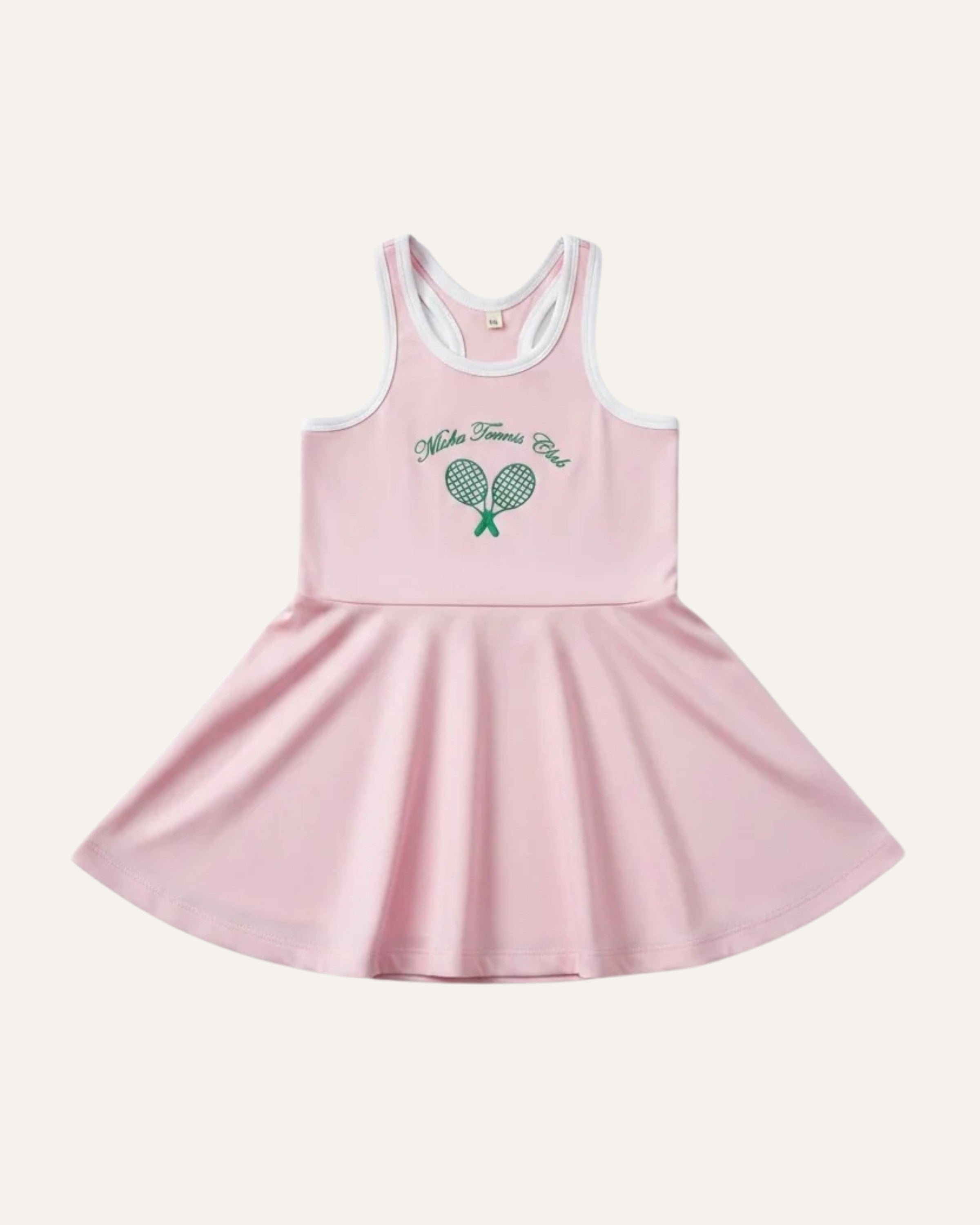 Göğsünde yeşil raket ve Miela Tennis Club yazısı bulunan candy pink pembe renkli kız çocuk tenis elbisesi ön görünüm