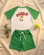 Miela Kids tennis cartoon takım arka görünüm, MIELA yazısı ve büyük tenis karakter baskısı
