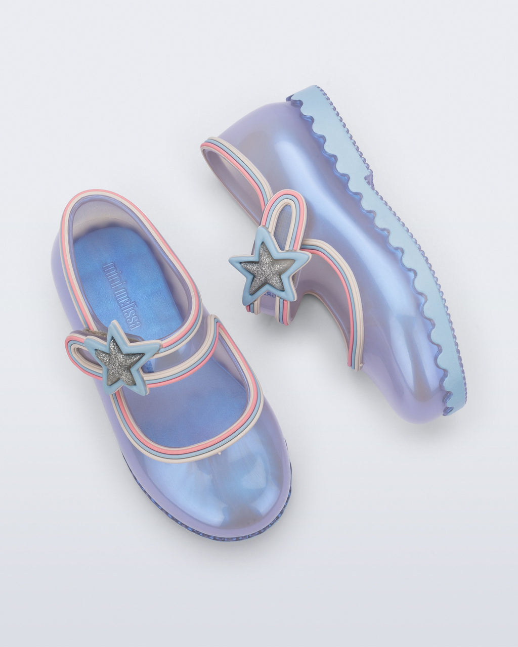 Sedefli mavi Mini Melissa Hip Ballerina Star çifti üstten açıyla; simli yıldız rozet ve dalgalı taban kenarı görünüyor.