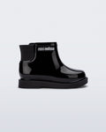 Mini Melissa Chelsea Boot II siyah bilek botu, parlak yüzeyi ve iç fermuar detayıyla yan açıdan görünüyor.