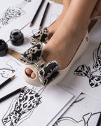 Mini Melissa Ultragirl Classic Bow Krem Babet - Moda Çizimleri Temalı Sanatsal Yakın Çekim - Siyah Beyaz Desenli Fiyonklu Kız Çocuk Ayakkabısı
