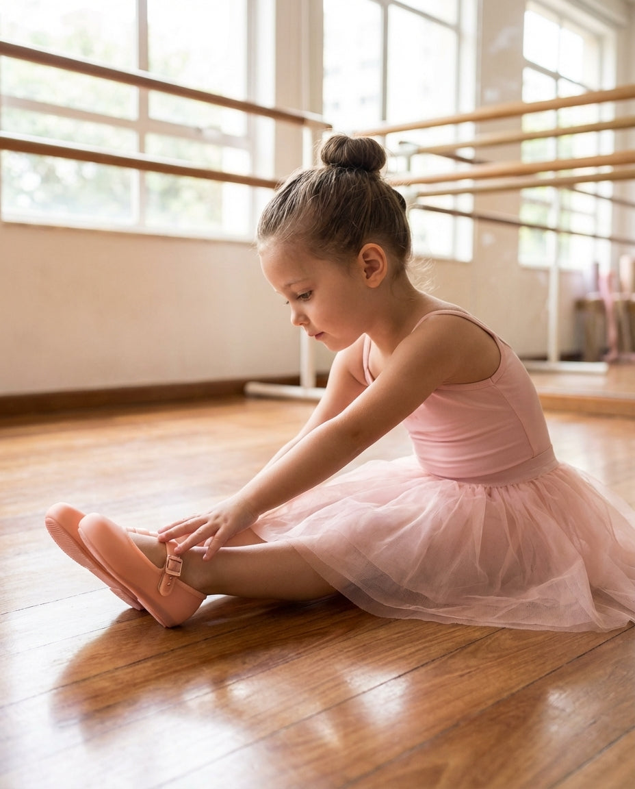 Mini Melissa Soft Ballerina Pembe Babet Kombini - Bale Stüdyosu Temalı 3-4 Yaş Kız Çocuk Dans Kıyafeti ve Ayakkabısı - Esnek Tabanlı Şıklık