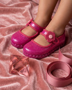 Mini Melissa Hip Ballerina Pembe Simli Kız Çocuk Babet - Çiçek Detaylı ve Kadife Zeminli Lüks Yakın Çekim - Canlı ve Parlak Doku