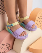 Mini Melissa Colors Baby Pembe Turuncu Sandalet - Yıldız Detaylı ve Gökkuşağı Tabanlı Kız Çocuk Yazlık Ayakkabı - Cırt Cırtlı Renkli Tasarım