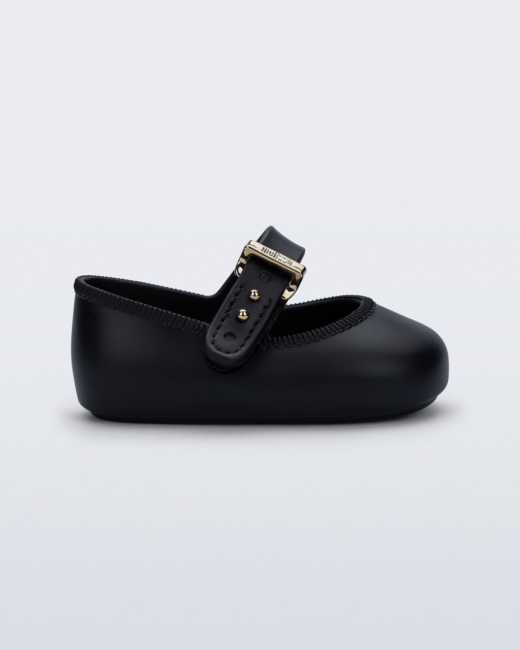 Mini Melissa My First Ballerina siyah kız bebek babet ayakkabısı yandan görünüm, altın rengi ayarlanabilir toka detayı