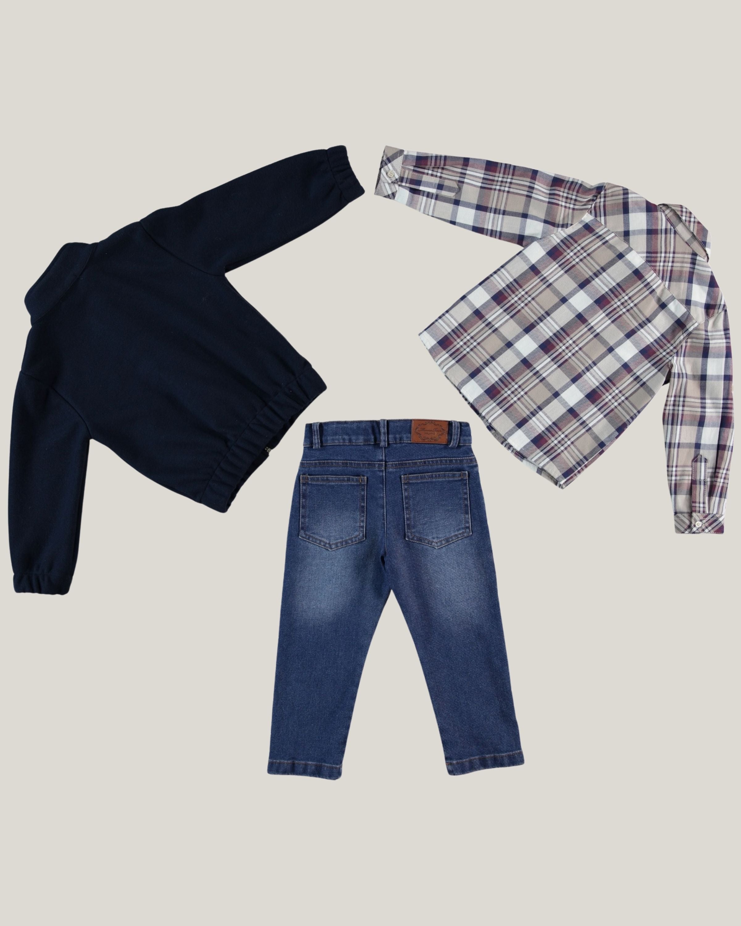 Erkek çocuk lüks selanik kumaş hırka ve yumuşak dokulu denim pantolon arkadan görünüm