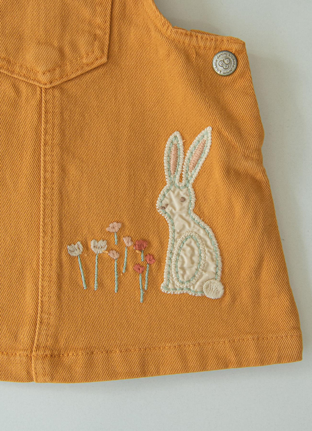 Bebek-jile-üzeri-tavşan-ve-çiçek-nakışı-detayı