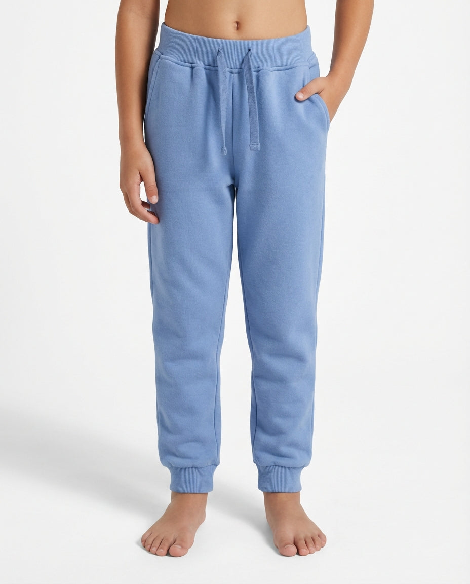 GOTS sertifikalı organik pamuk cornflower blue erkek çocuk jogger pantolon ribanalı bel paça detayı 6-12 yaş