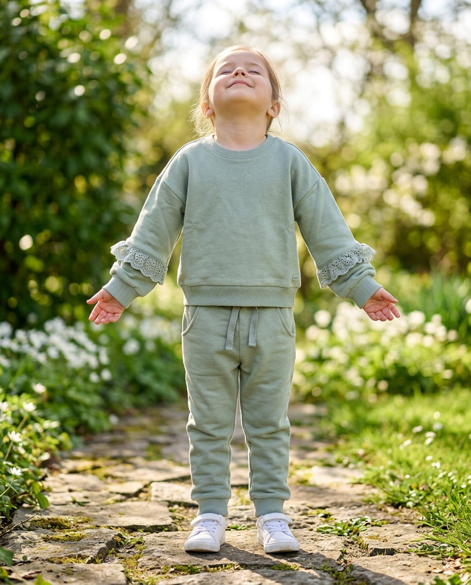 Ozmoz sage yeşili broderi fırfır sweatshirt eşofman kombin kız çocuk bahar lifestyle