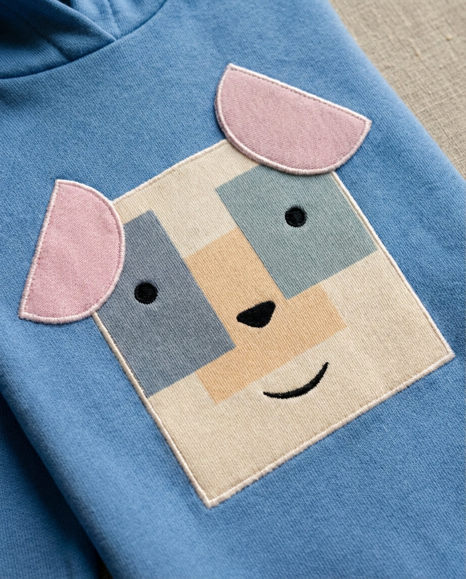 İpliği boyalı interlock örgü kumaş tekniğiyle üretilmiş organik çocuk eşofman takımı dokusu