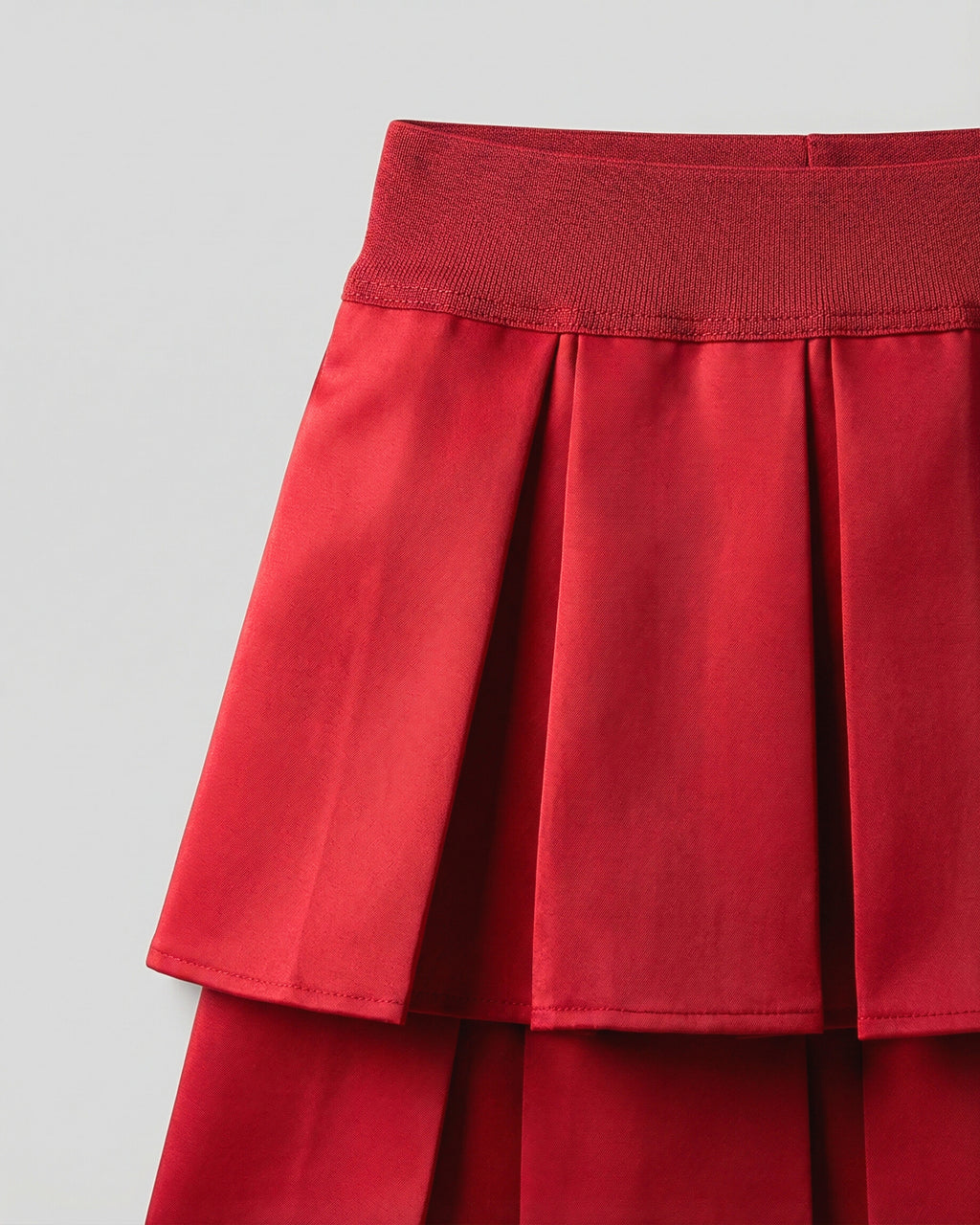 Özel Dikim Çift Katlı Kırmızı Saten Pile Etek – Usta Terzi El İşçiliği ile