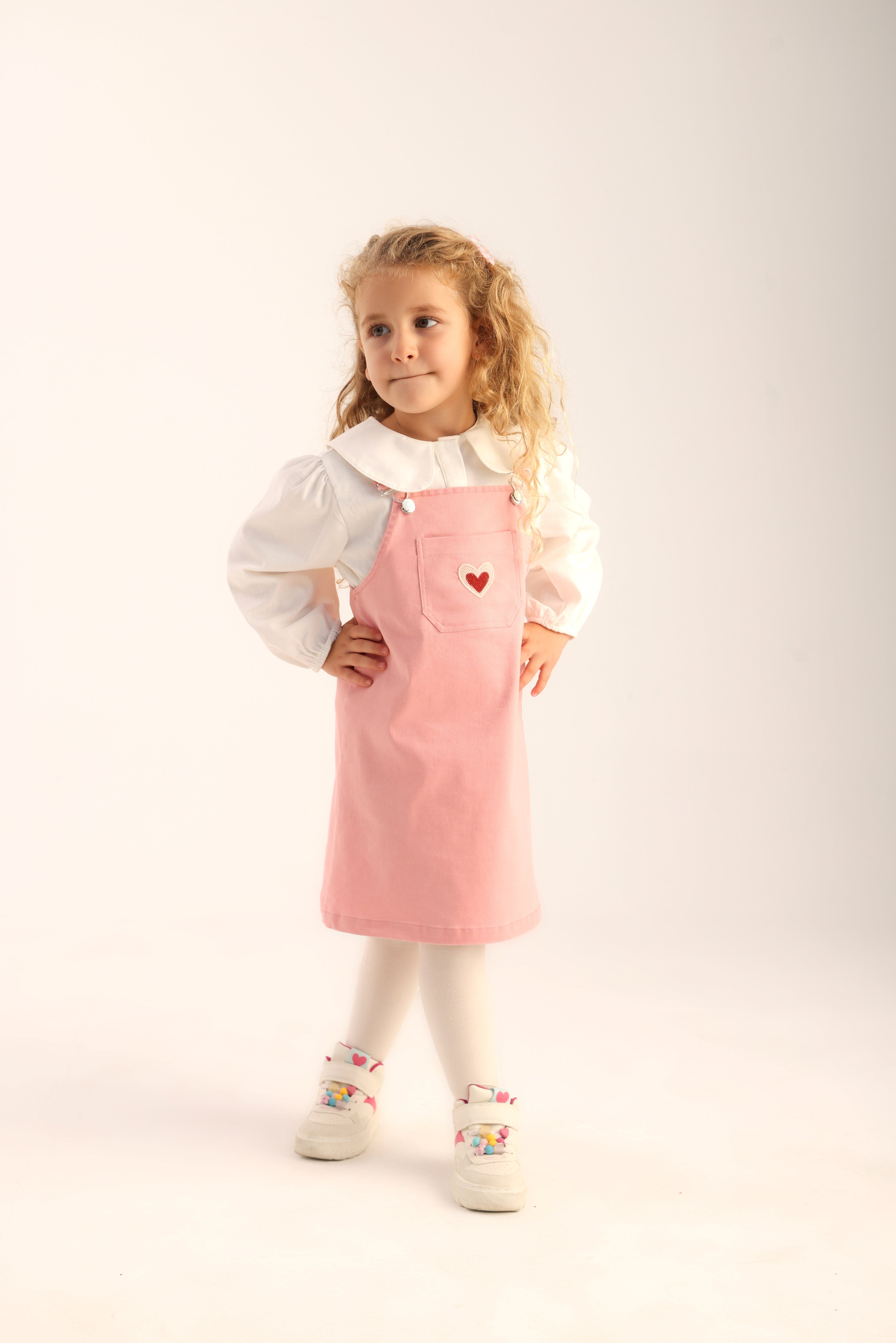 Patique Heartline Pinafore Set – Yumuşak Dokulu Jile + Geniş Yakalı Gömlek
