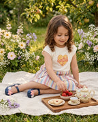 Patique waffle elbise Mini Melissa lacivert çiçekli Mary Jane giyen kız çocuk bahçe pikniği çay seti kombini