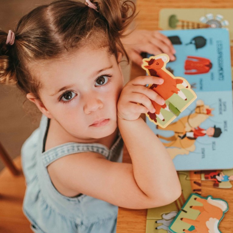 Q-Box: Pony Dünyası - 40 Parça Puzzle, Kitap ve 10 Figürlü Eğitim Seti