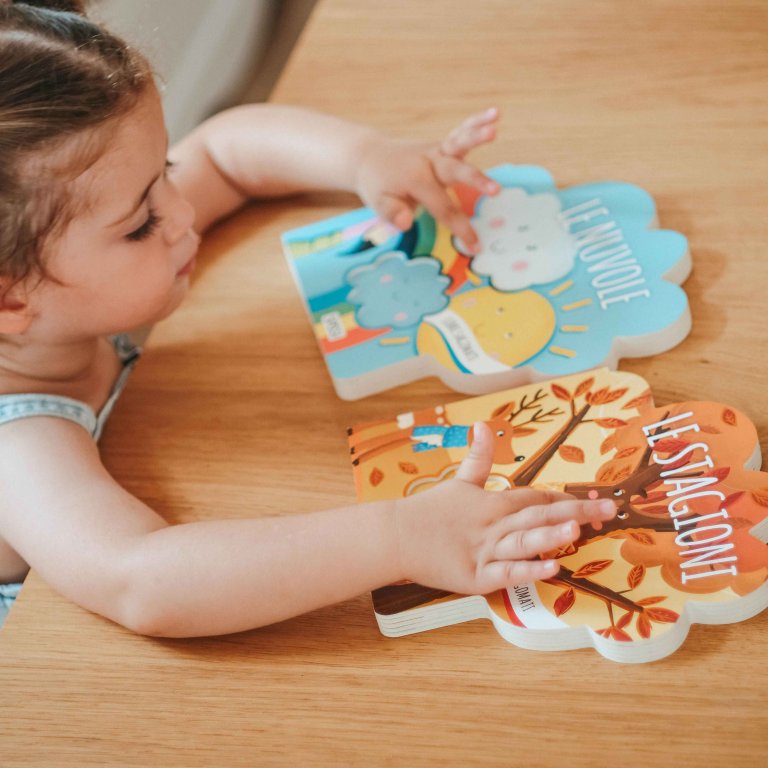 Sassi Shaped Books: Mevsimler – Şekilli ve Kafiyeli İlk Doğa Kitabım