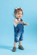 HopFrög Smart Walker Casual barefoot ayakkabı, model üzerinde haki yeşil renk seçeneğiyle